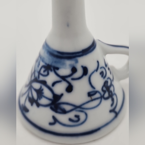 Antique White & Blue hand painted floral Porcelain Funnel with Handle, 4" Tall. - Picture 2 of 12